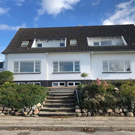 Dejligt Vaerelse Med Eget Bad Og Havudsigt Homestay