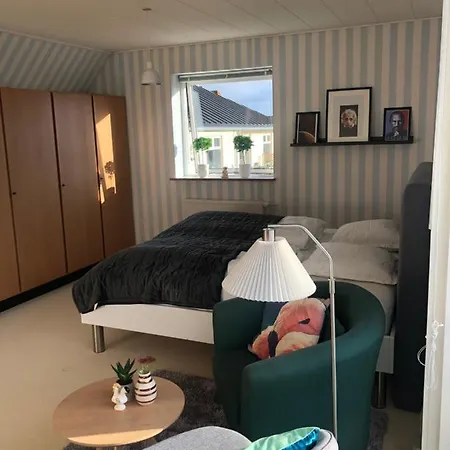 Dejligt Vaerelse Med Eget Bad Og Havudsigt Homestay